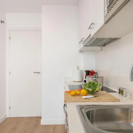 Chic And Modern In Gracia Apartment