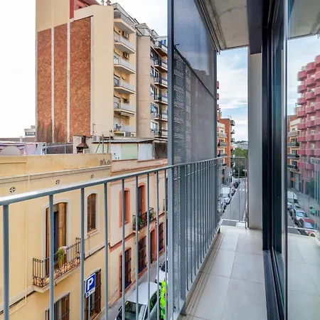 Chic And Modern In Gracia Apartment *