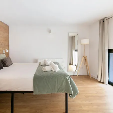 Chic And Modern In Gracia Apartment *