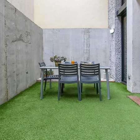 Chic And Modern In Gracia Apartment