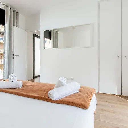 Apartment Chic And Modern In Gracia