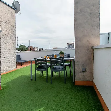 Apartment Chic And Modern In Gracia