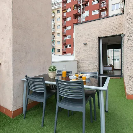 Chic And Modern In Gracia Lejlighed *