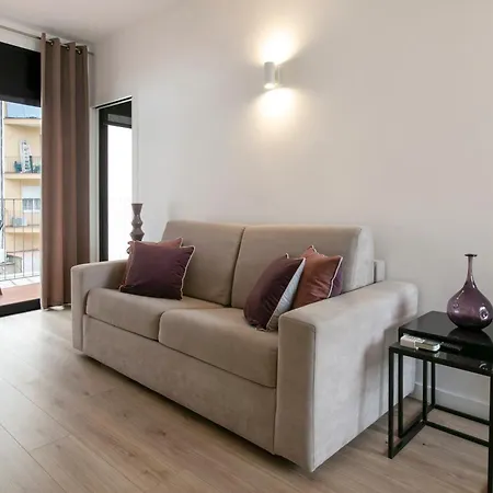 Chic And Modern In Gracia Apartment *