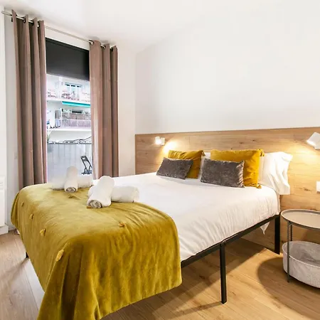 Chic And Modern In Gracia Apartment *