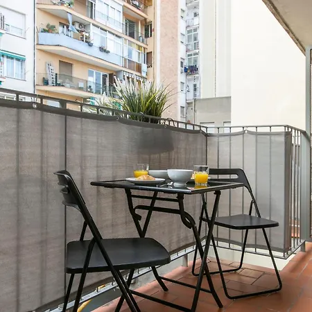 Apartment Chic And Modern In Gracia