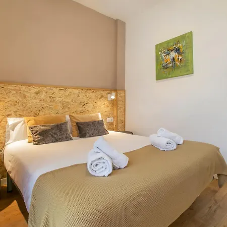 Chic And Modern In Gracia Apartment