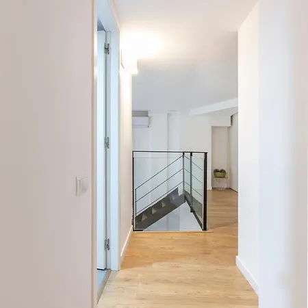 Chic And Modern In Gracia Apartment *