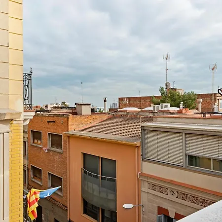 Chic And Modern In Gracia Apartment